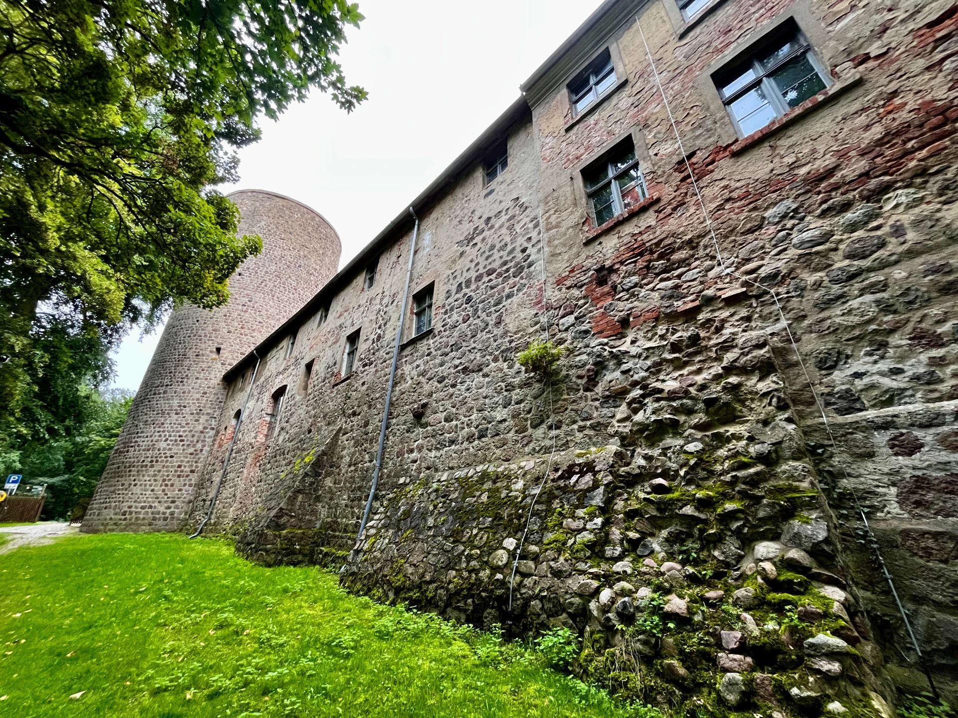 Kurs Südwest: Ritter, Kobolde und Burg-Idylle