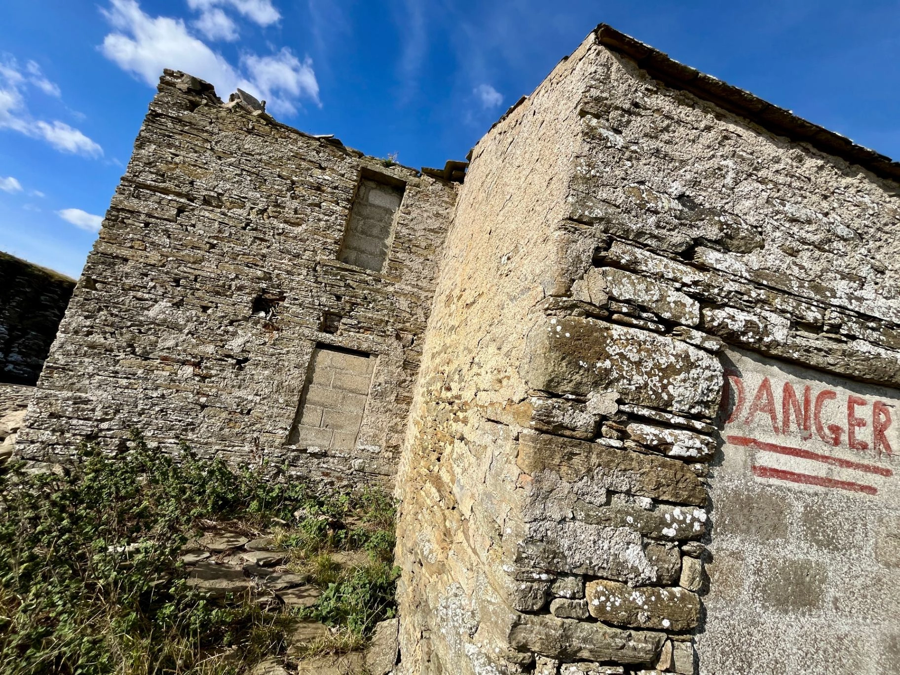 Zeitreise an der Nordküste: Die Geheimnisse der St. Mary’s Crosskirk und Dunnet Head